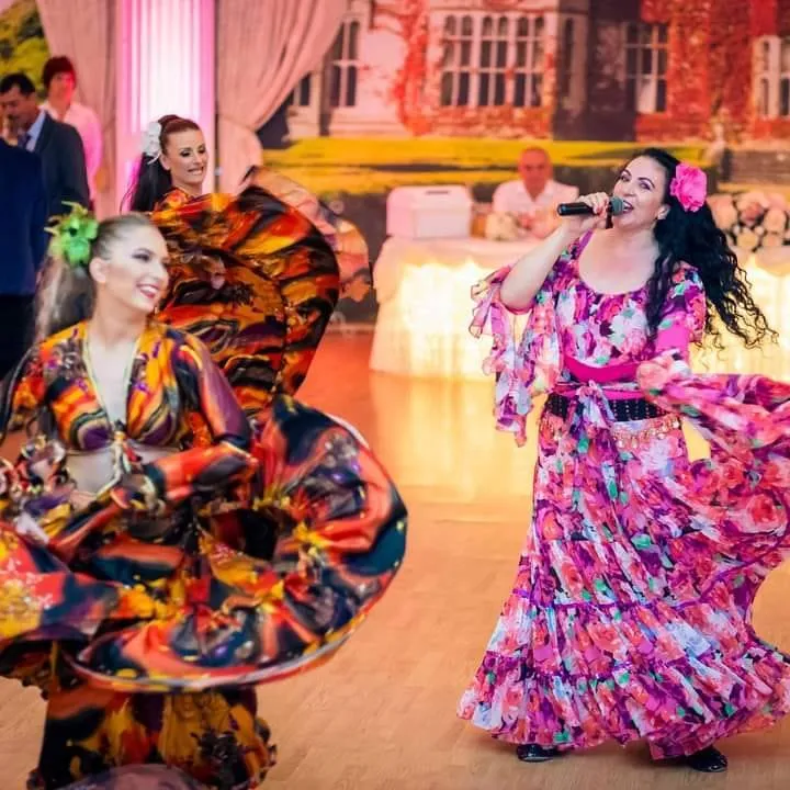 Formație nuntă Prahova - show cu dansuri și muzică live de petrecere