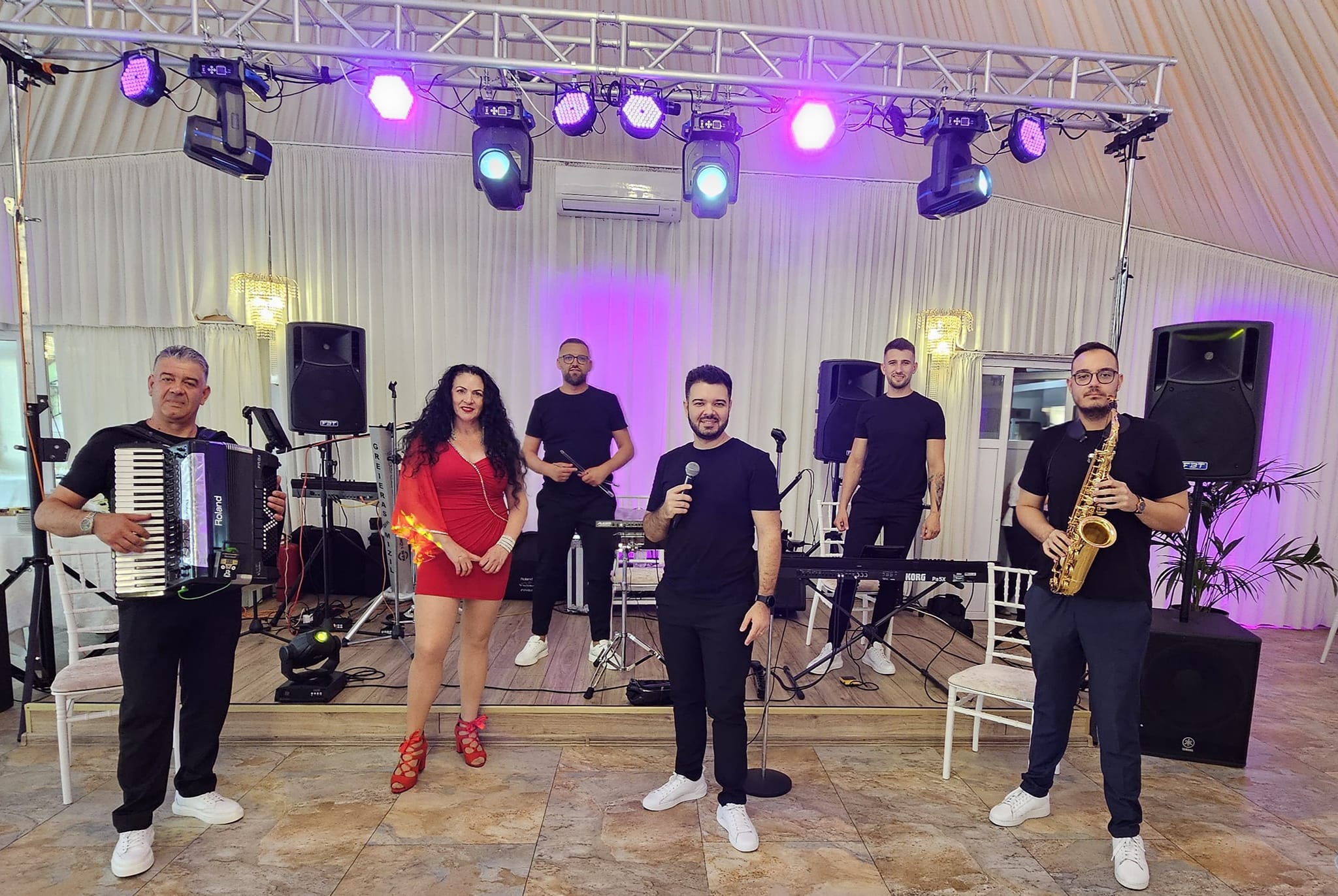 Formatie Greieras – saxofonist si solisti pe scena