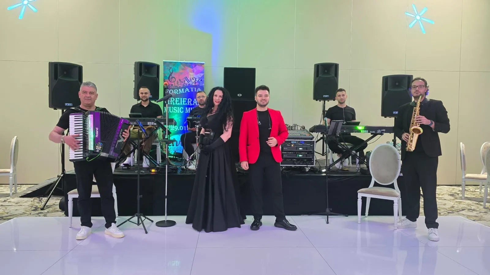 Formație muzică live nuntă - mireasa dansând pe valsul mirilor